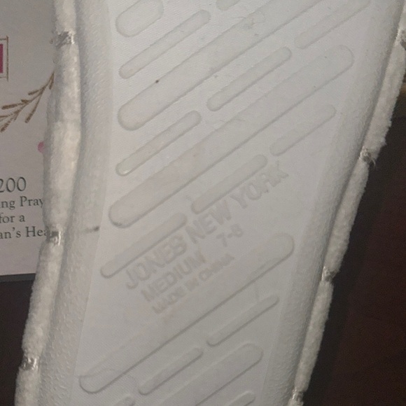 Jones New York White Slippers Soft and Cozy - Picture 6 of 8